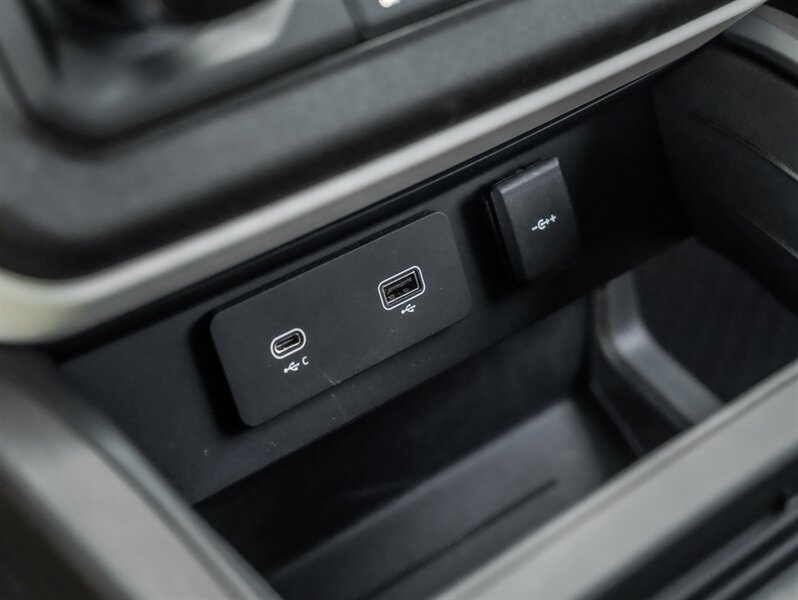 2022 Land Rover Defender 90 S - Photo 19 - Bonita Springs, FL 34134