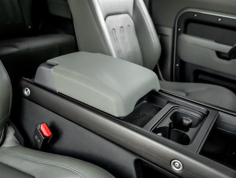 2022 Land Rover Defender 90 S - Photo 29 - Bonita Springs, FL 34134