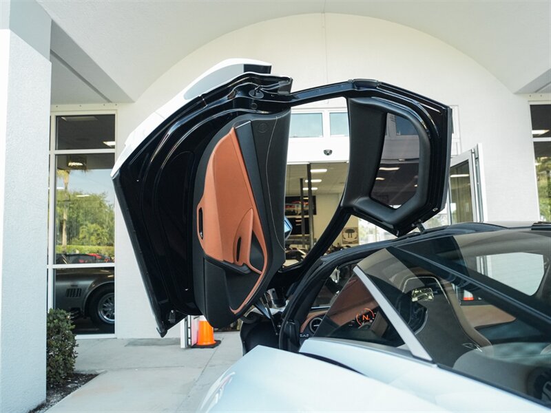 2018 McLaren 720S Luxury - Photo 27 - Bonita Springs, FL 34134