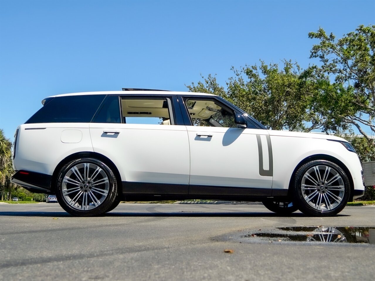 2023 Land Rover Range Rover   - Photo 48 - Bonita Springs, FL 34134