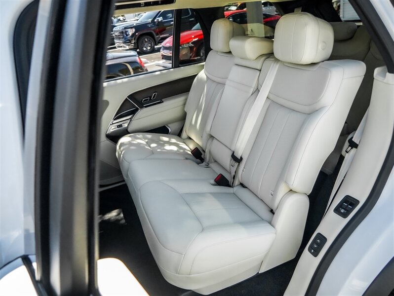 2023 Land Rover Range Rover - Photo 20 - Bonita Springs, FL 34134