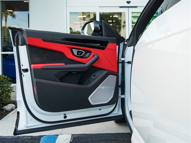 2022 Lamborghini Urus   - Photo 17 - Bonita Springs, FL 34134