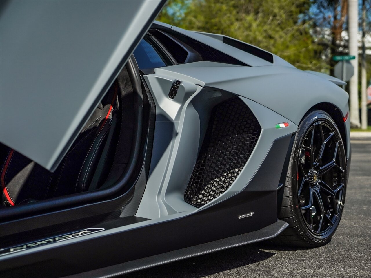 2022 Lamborghini Aventador Ultimae   - Photo 10 - Bonita Springs, FL 34134