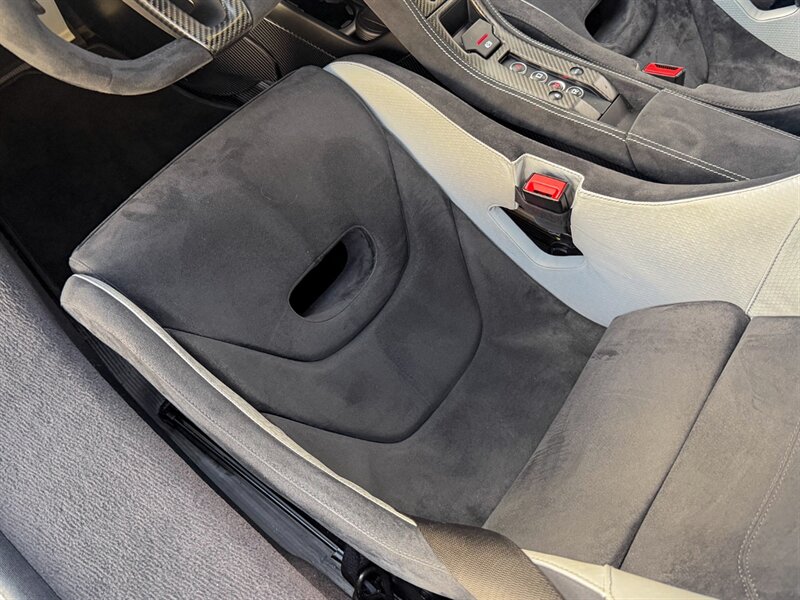 2016 McLaren 675LT   - Photo 24 - Bonita Springs, FL 34134