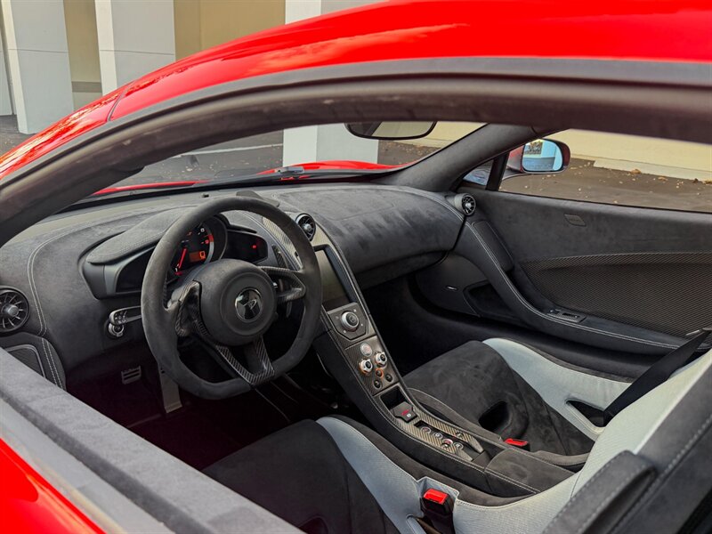 2016 McLaren 675LT   - Photo 2 - Bonita Springs, FL 34134