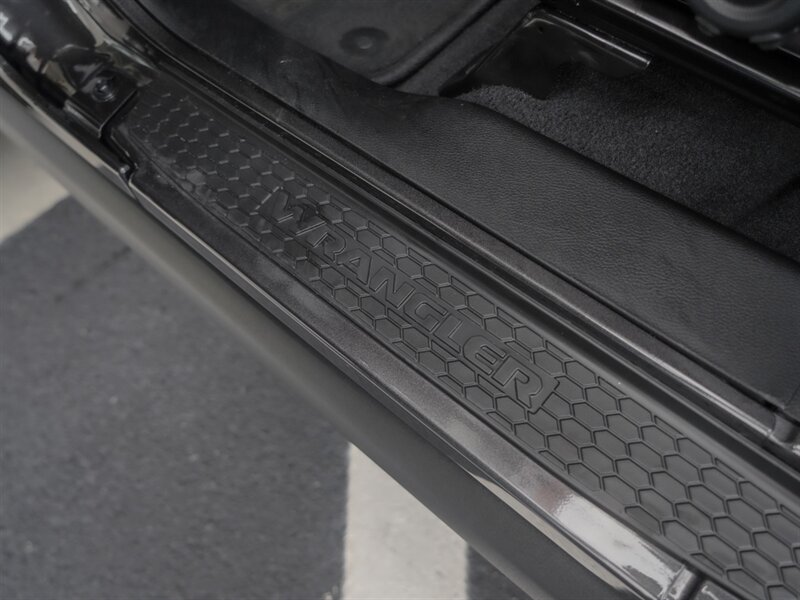 2020 Jeep Wrangler Unlimited Rubicon   - Photo 21 - Bonita Springs, FL 34134