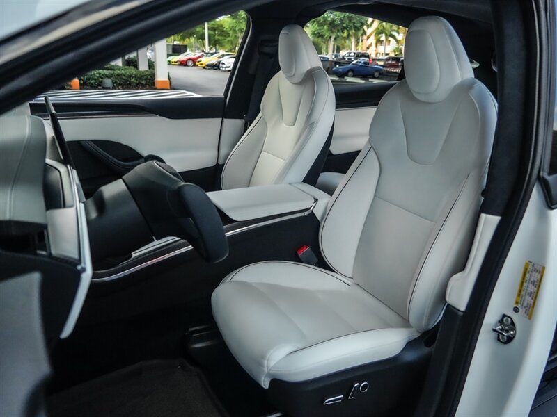 2022 Tesla Model X Plaid - Photo 19 - Bonita Springs, FL 34134