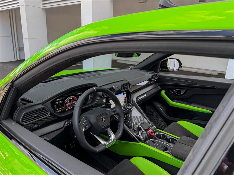 2021 Lamborghini Urus  