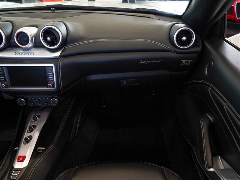 2015 Ferrari California T   - Photo 28 - Bonita Springs, FL 34134