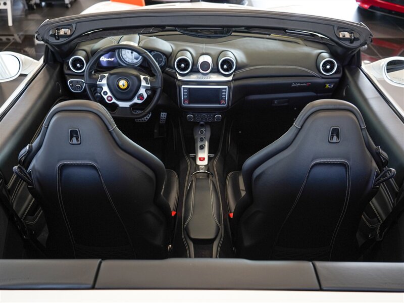 2015 Ferrari California T   - Photo 27 - Bonita Springs, FL 34134