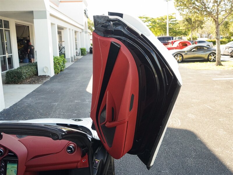 2024 McLaren 750S Spider - Photo 33 - Bonita Springs, FL 34134