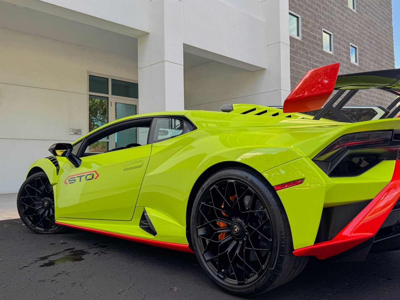 2023 Lamborghini Huracan STO photo 37