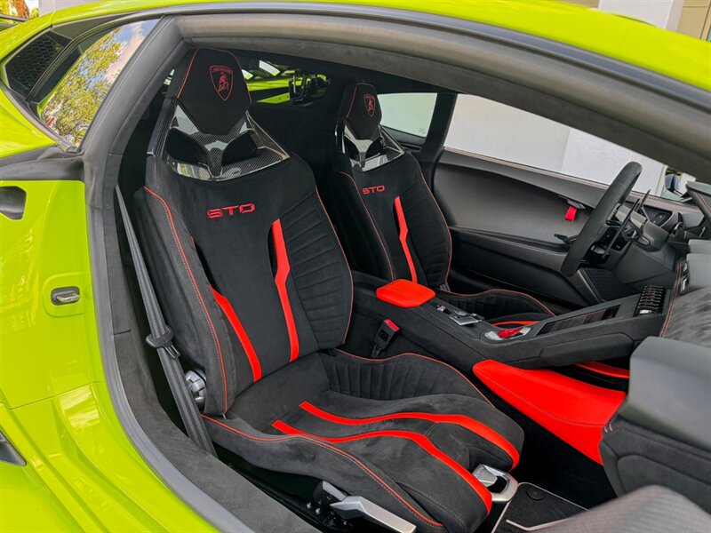 2023 Lamborghini Huracan STO   - Photo 32 - Bonita Springs, FL 34134