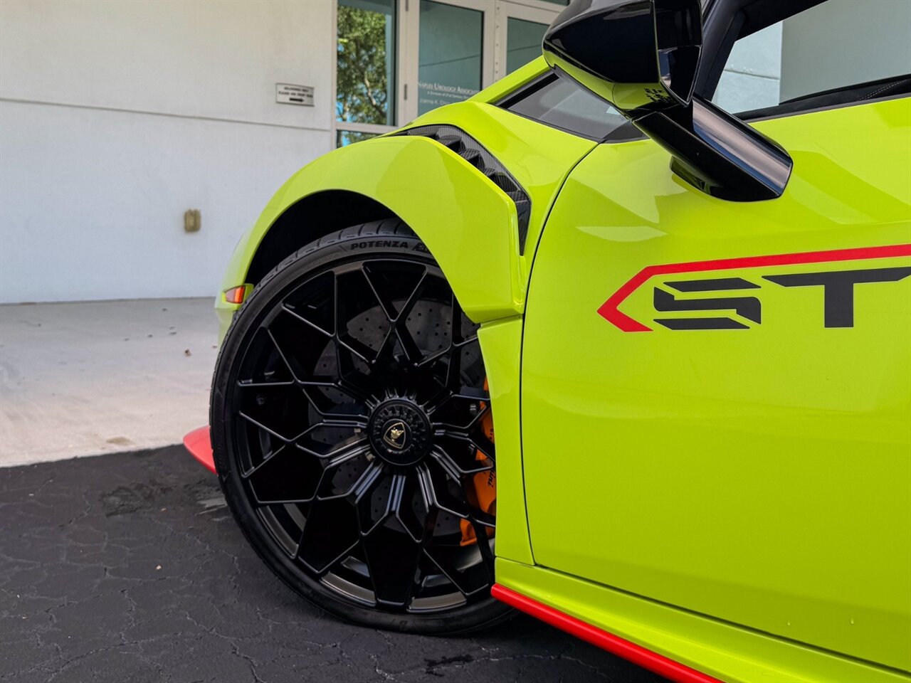 2023 Lamborghini Huracan STO photo 38
