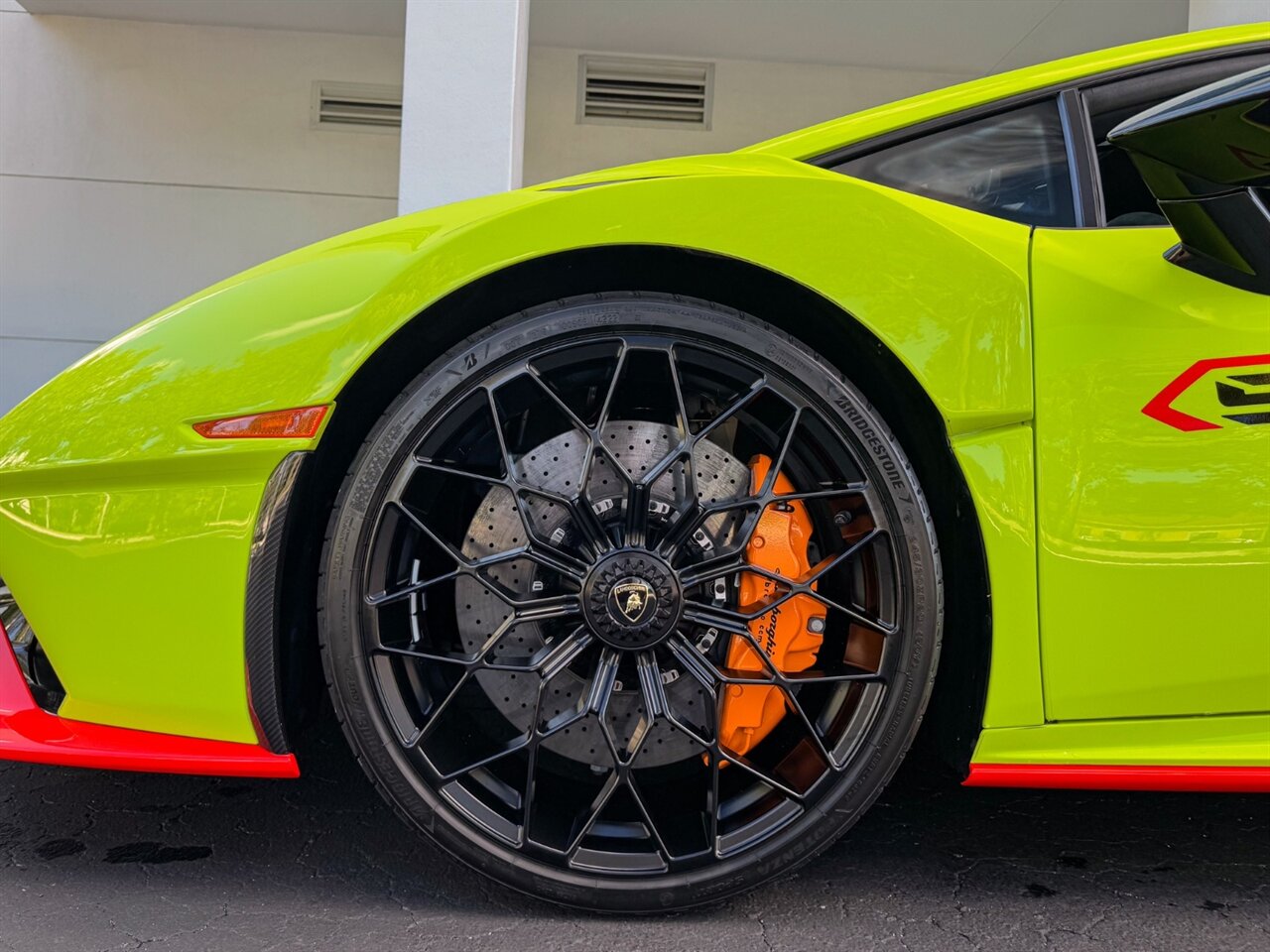 2023 Lamborghini Huracan STO photo 33