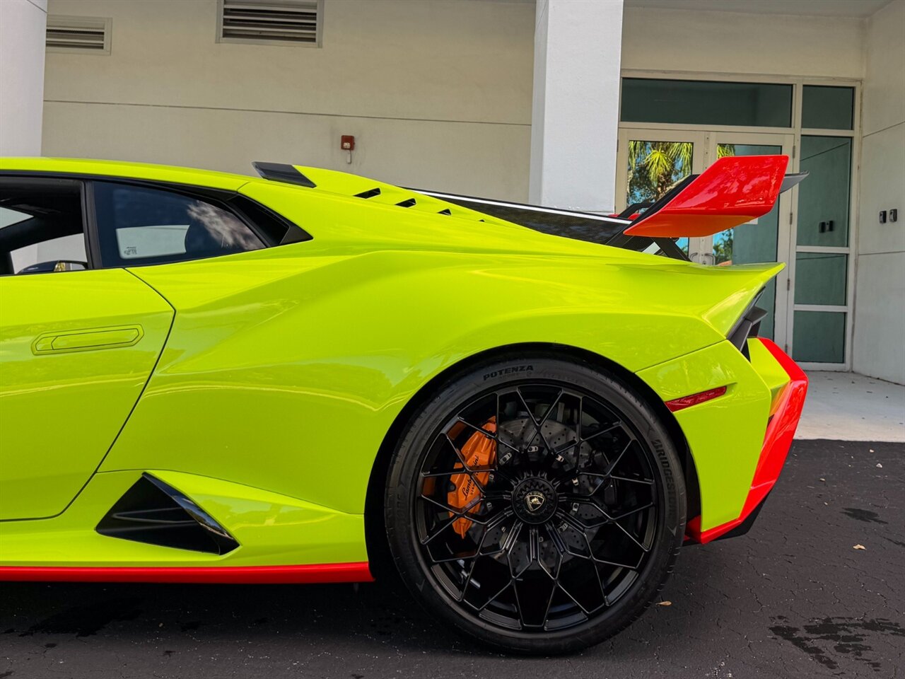 2023 Lamborghini Huracan STO photo 34