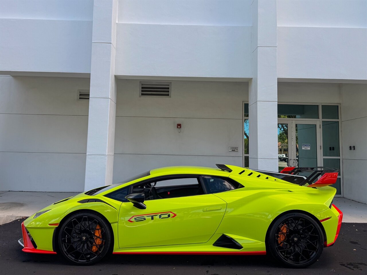 2023 Lamborghini Huracan STO photo 31