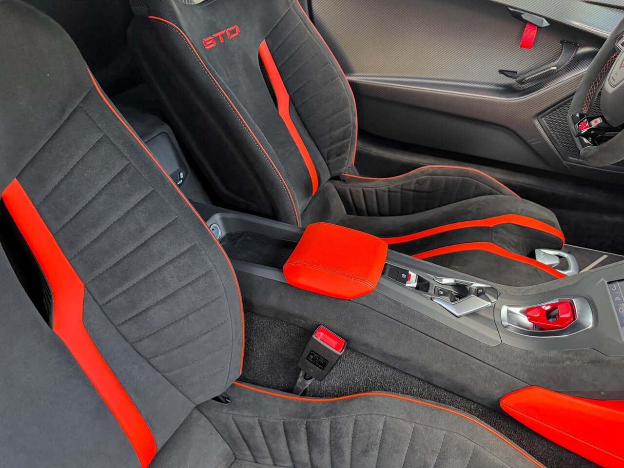 2023 Lamborghini Huracan STO photo 28
