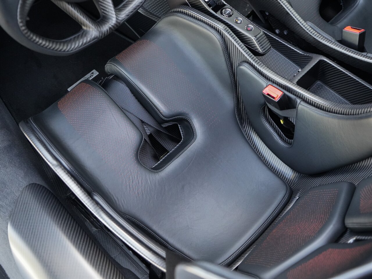 2019 McLaren Senna - Photo 24 - Bonita Springs, FL 34134