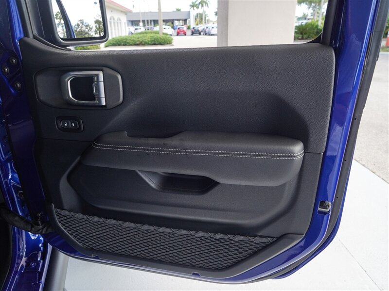 2019 Jeep Wrangler Unlimited Sahara - Photo 16 - Bonita Springs, FL 34134