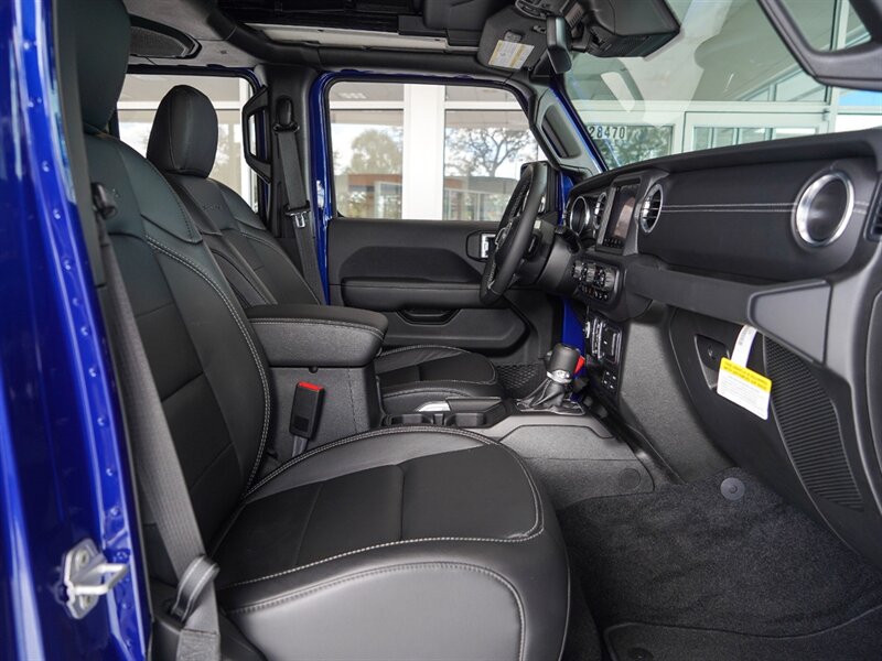 2019 Jeep Wrangler Unlimited Sahara - Photo 13 - Bonita Springs, FL 34134