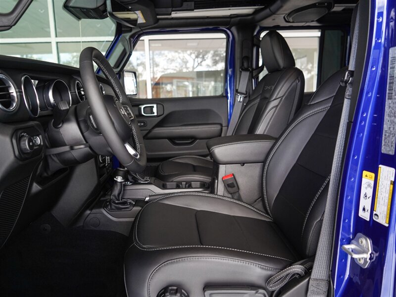 2019 Jeep Wrangler Unlimited Sahara - Photo 8 - Bonita Springs, FL 34134