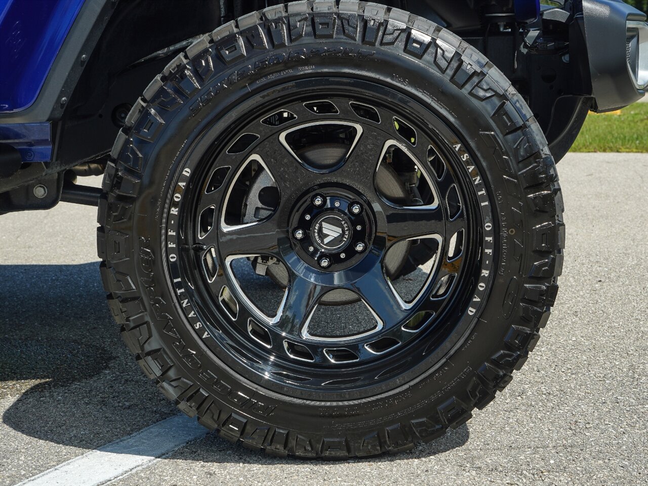 2019 Jeep Wrangler Unlimited Sahara   - Photo 20 - Bonita Springs, FL 34134