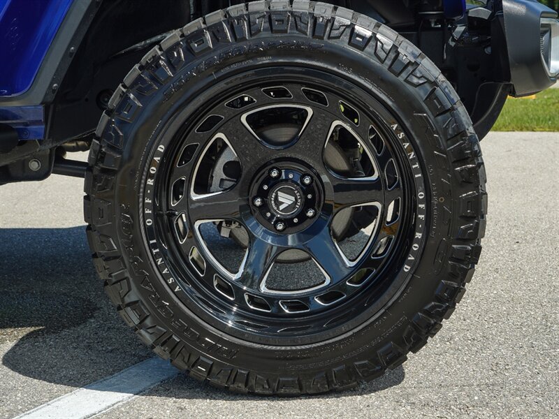 2019 Jeep Wrangler Unlimited Sahara - Photo 20 - Bonita Springs, FL 34134