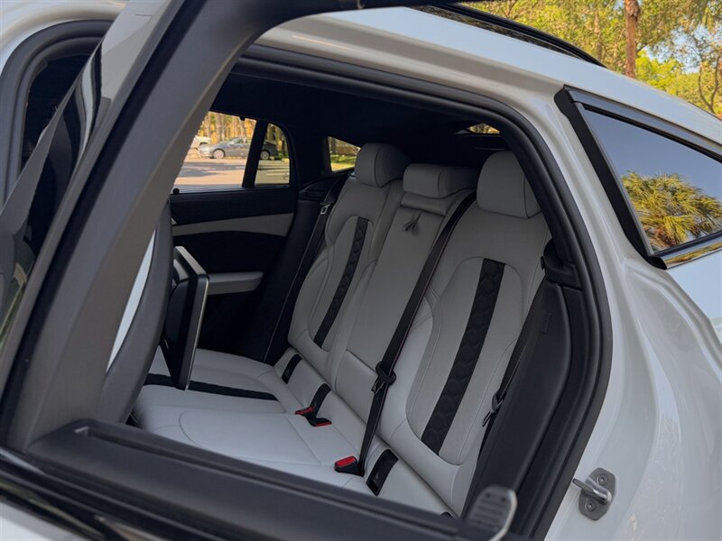 2020 BMW X6 M Competition - Photo 31 - Bonita Springs, FL 34134