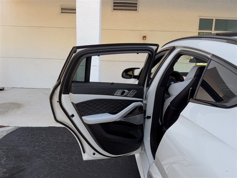 2020 BMW X6 M Competition - Photo 30 - Bonita Springs, FL 34134