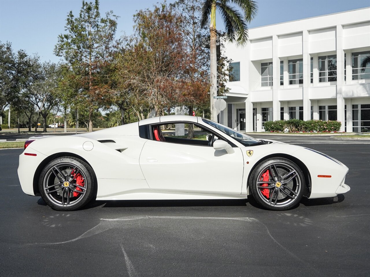 2018 Ferrari 488 Spider   - Photo 75 - Bonita Springs, FL 34134