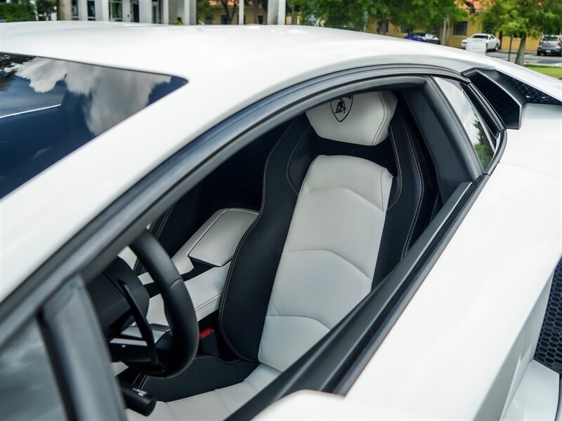 2015 Lamborghini Aventador LP 700-4 - Photo 8 - Bonita Springs, FL 34134