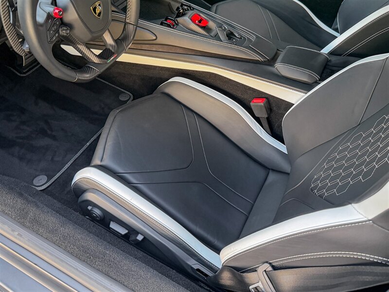 2024 Lamborghini Revuelto   - Photo 26 - Bonita Springs, FL 34134