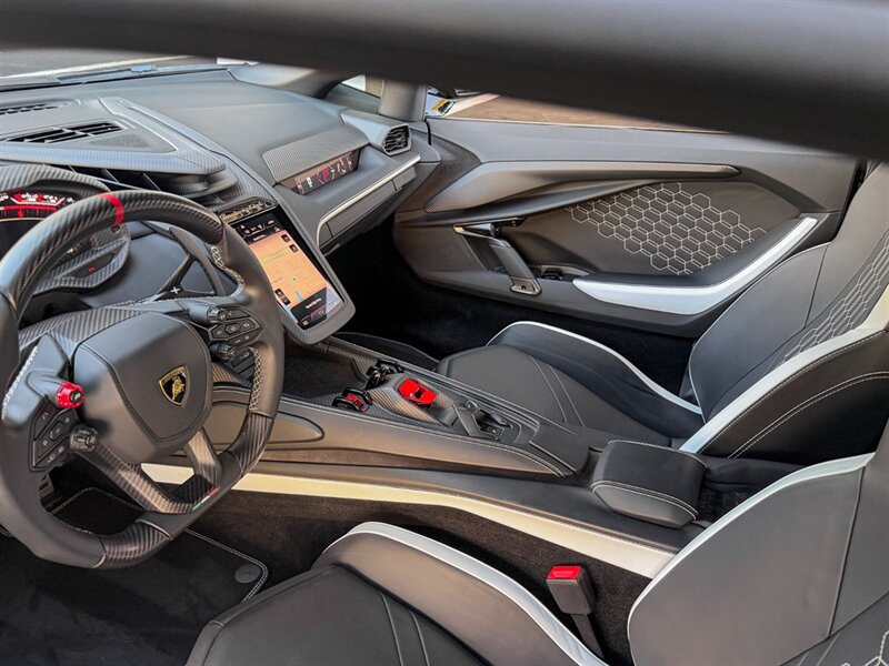2024 Lamborghini Revuelto   - Photo 16 - Bonita Springs, FL 34134