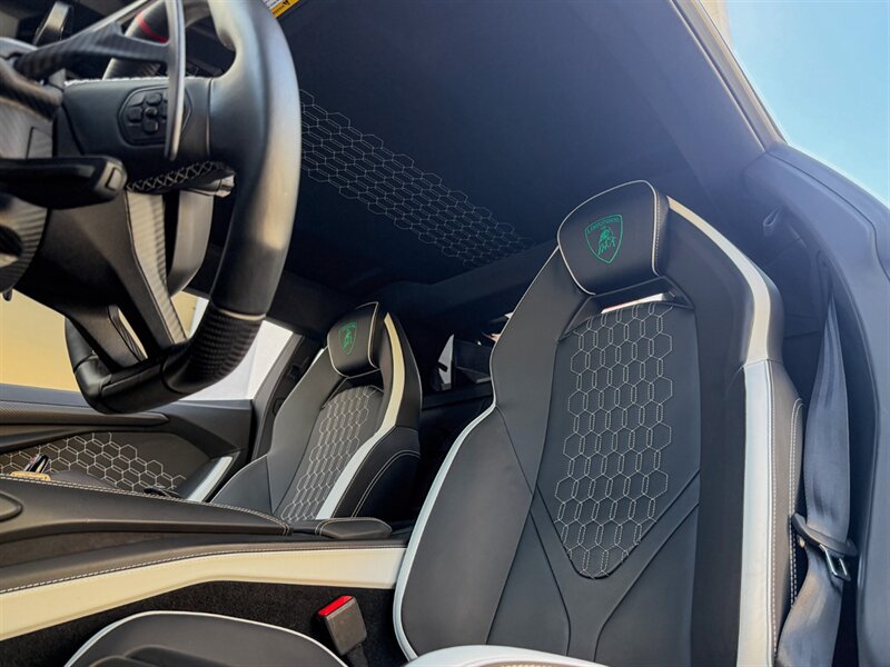 2024 Lamborghini Revuelto   - Photo 25 - Bonita Springs, FL 34134