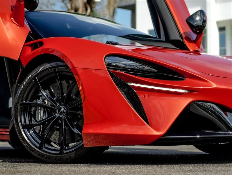 2023 McLaren Artura - Photo 57 - Bonita Springs, FL 34134