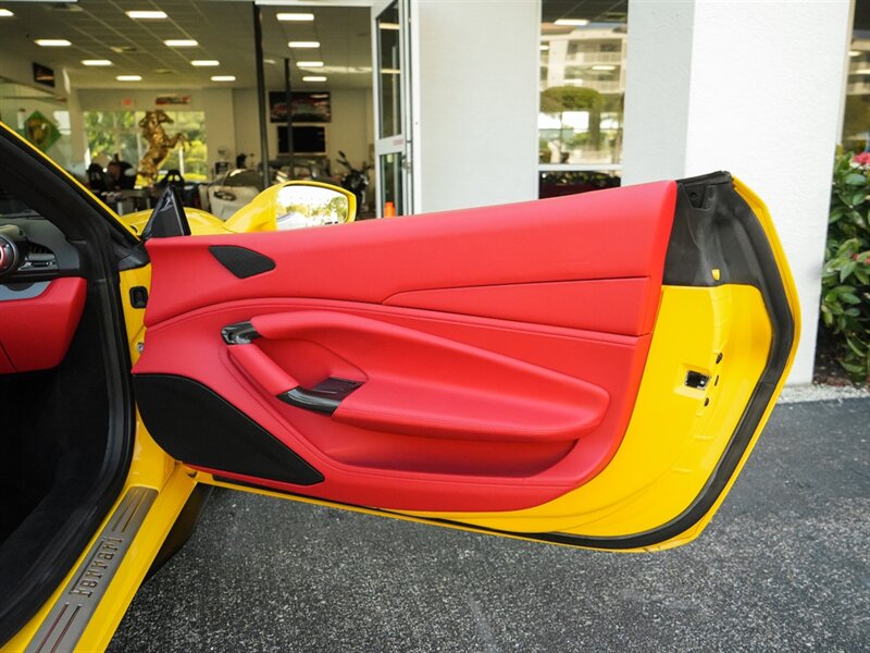 2022 Ferrari F8 Spider   - Photo 38 - Bonita Springs, FL 34134