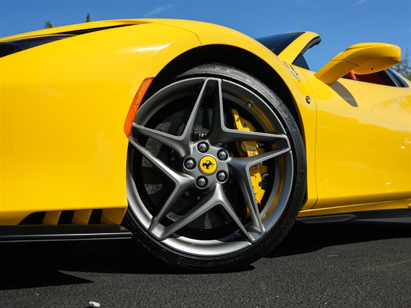 2022 Ferrari F8 Spider   - Photo 10 - Bonita Springs, FL 34134