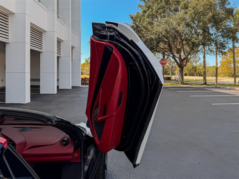 2024 McLaren 750S Spider   - Photo 39 - Bonita Springs, FL 34134