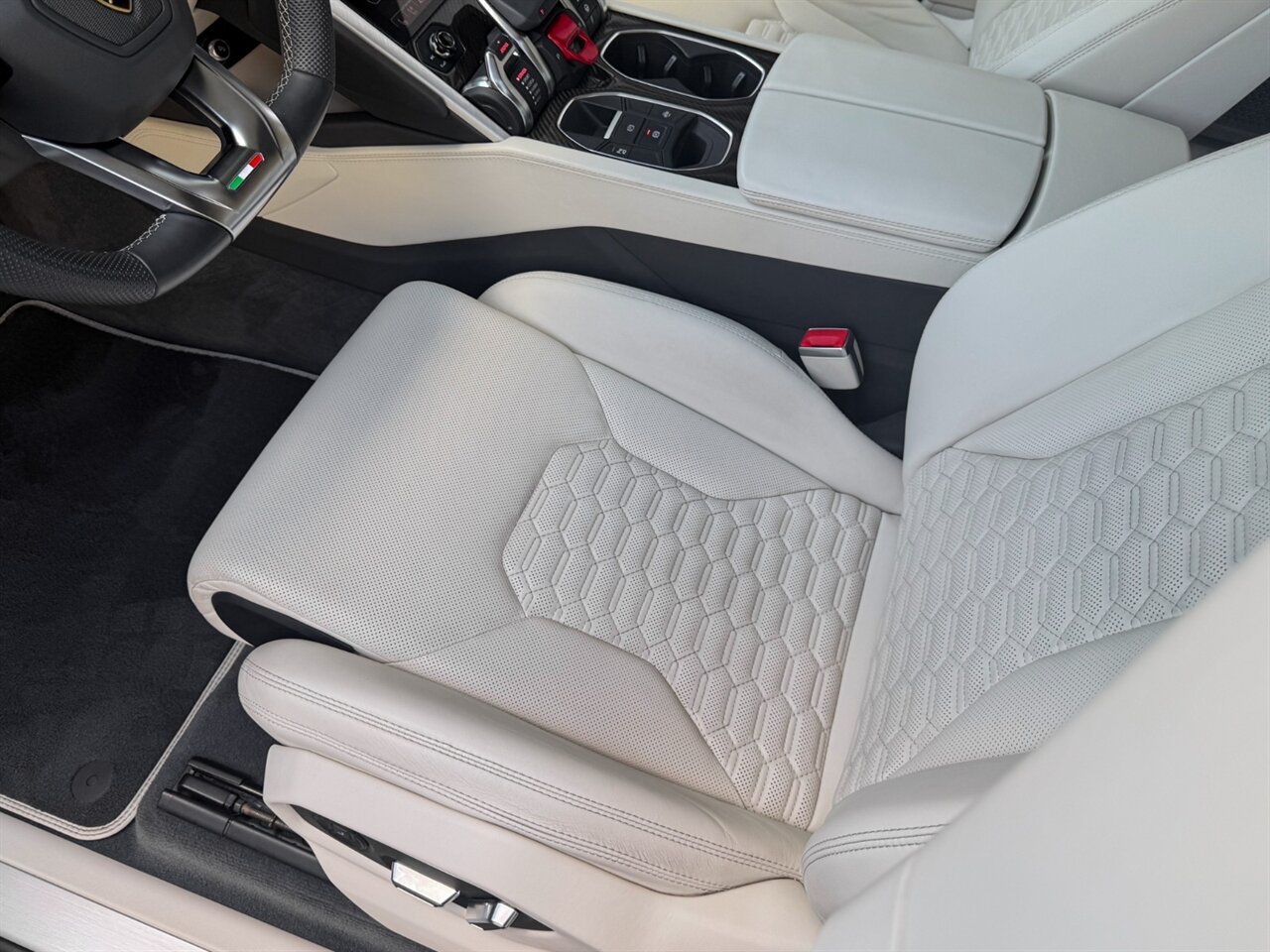 2021 Lamborghini Urus   - Photo 24 - Bonita Springs, FL 34134