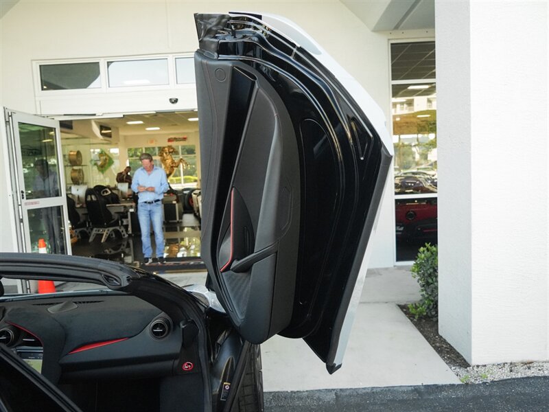 2020 McLaren 720S Spider Performance   - Photo 34 - Bonita Springs, FL 34134
