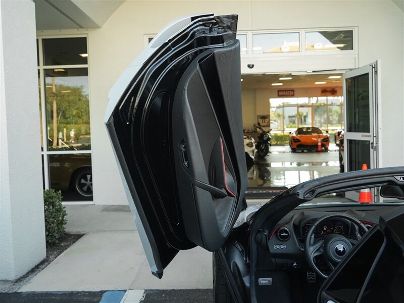 2020 McLaren 720S Spider Performance   - Photo 26 - Bonita Springs, FL 34134