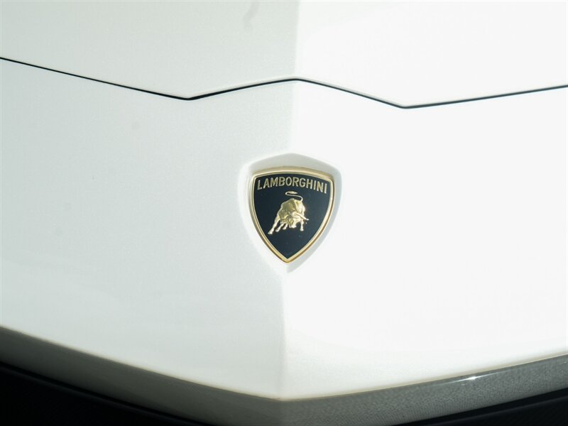 2015 Lamborghini Aventador LP 700-4 - Photo 4 - Bonita Springs, FL 34134