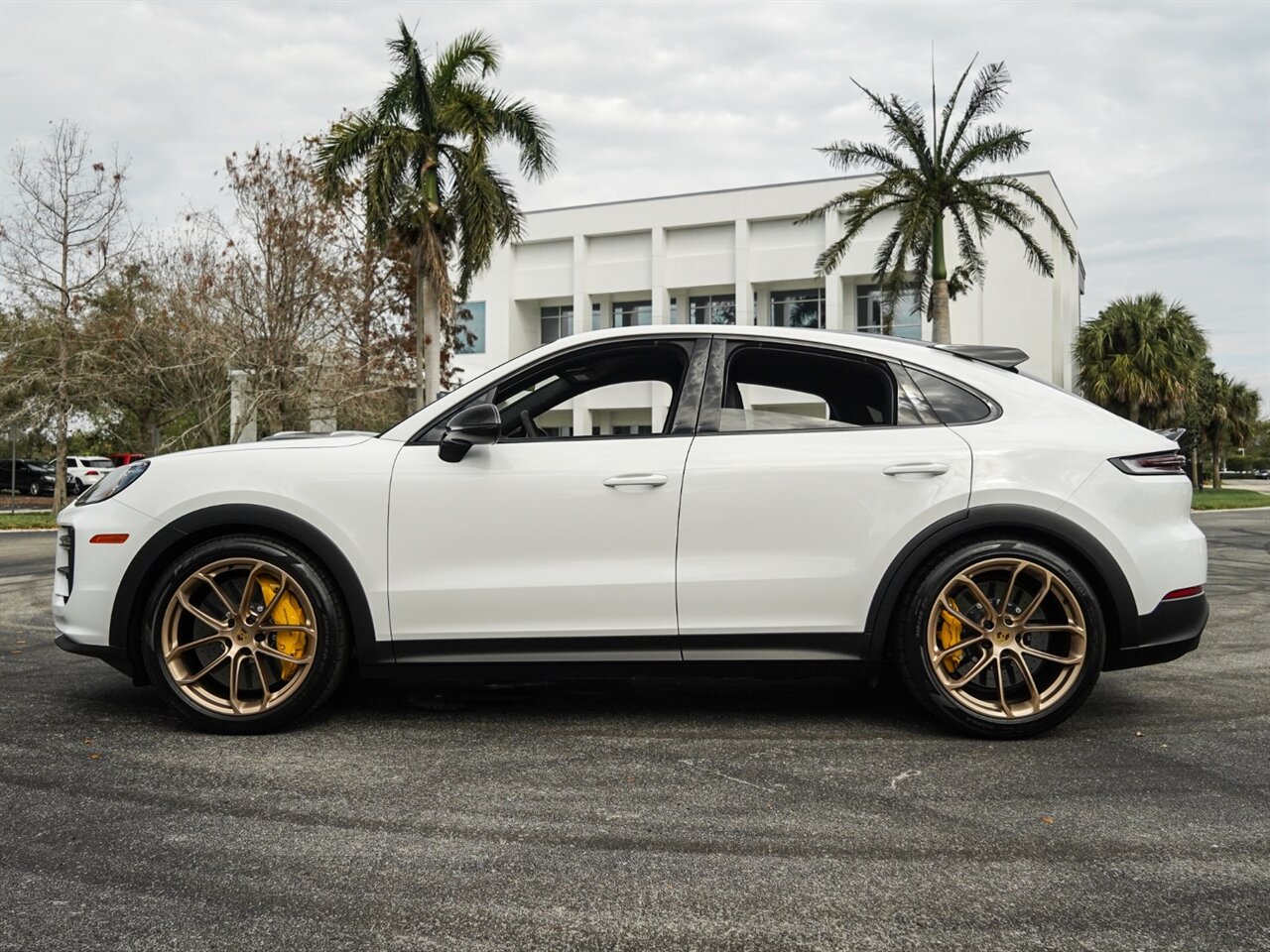 2024 Porsche Cayenne Turbo GT   - Photo 52 - Bonita Springs, FL 34134