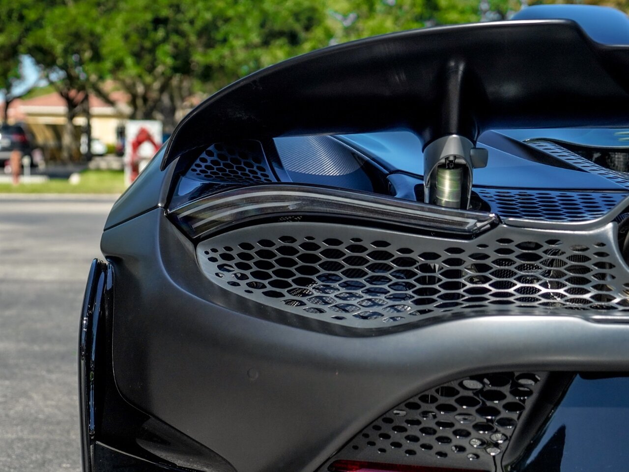 2021 McLaren 765LT   - Photo 40 - Bonita Springs, FL 34134