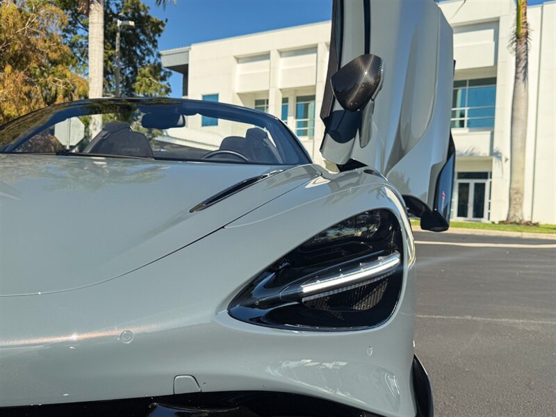 2022 McLaren 765LT Spider   - Photo 4 - Bonita Springs, FL 34134