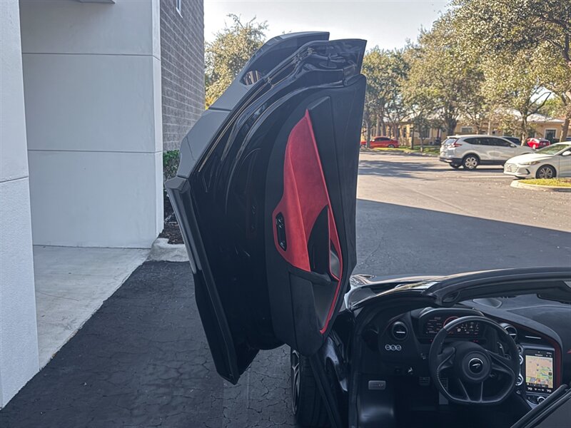 2022 McLaren 765LT Spider   - Photo 26 - Bonita Springs, FL 34134