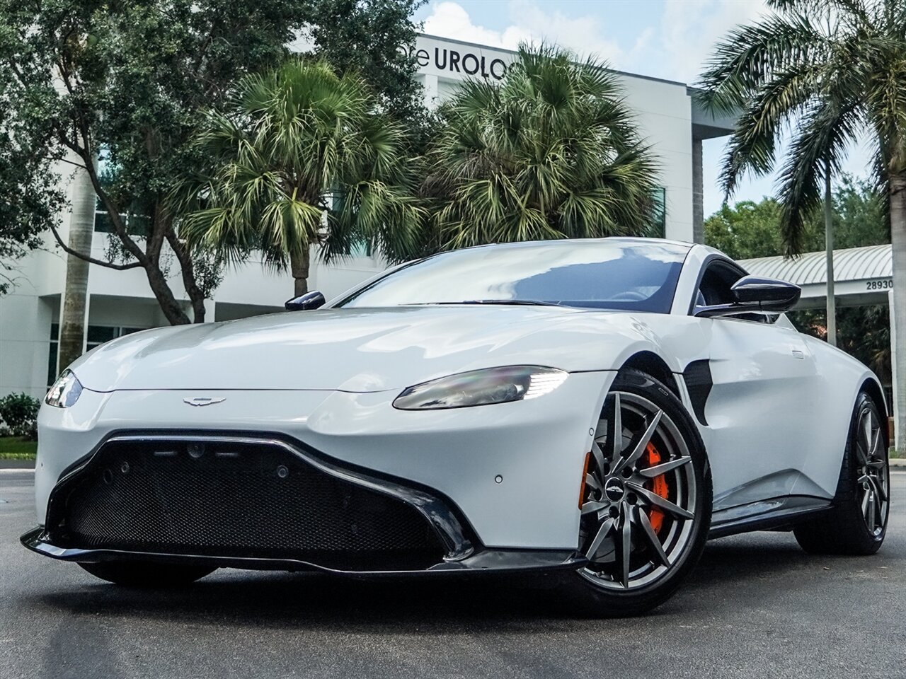 2019 Aston Martin Vantage   - Photo 11 - Bonita Springs, FL 34134