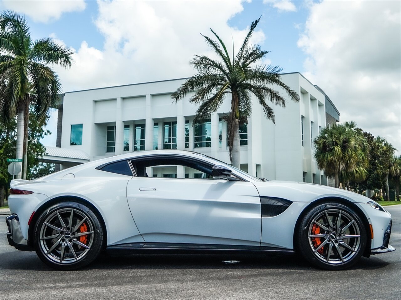 2019 Aston Martin Vantage   - Photo 41 - Bonita Springs, FL 34134