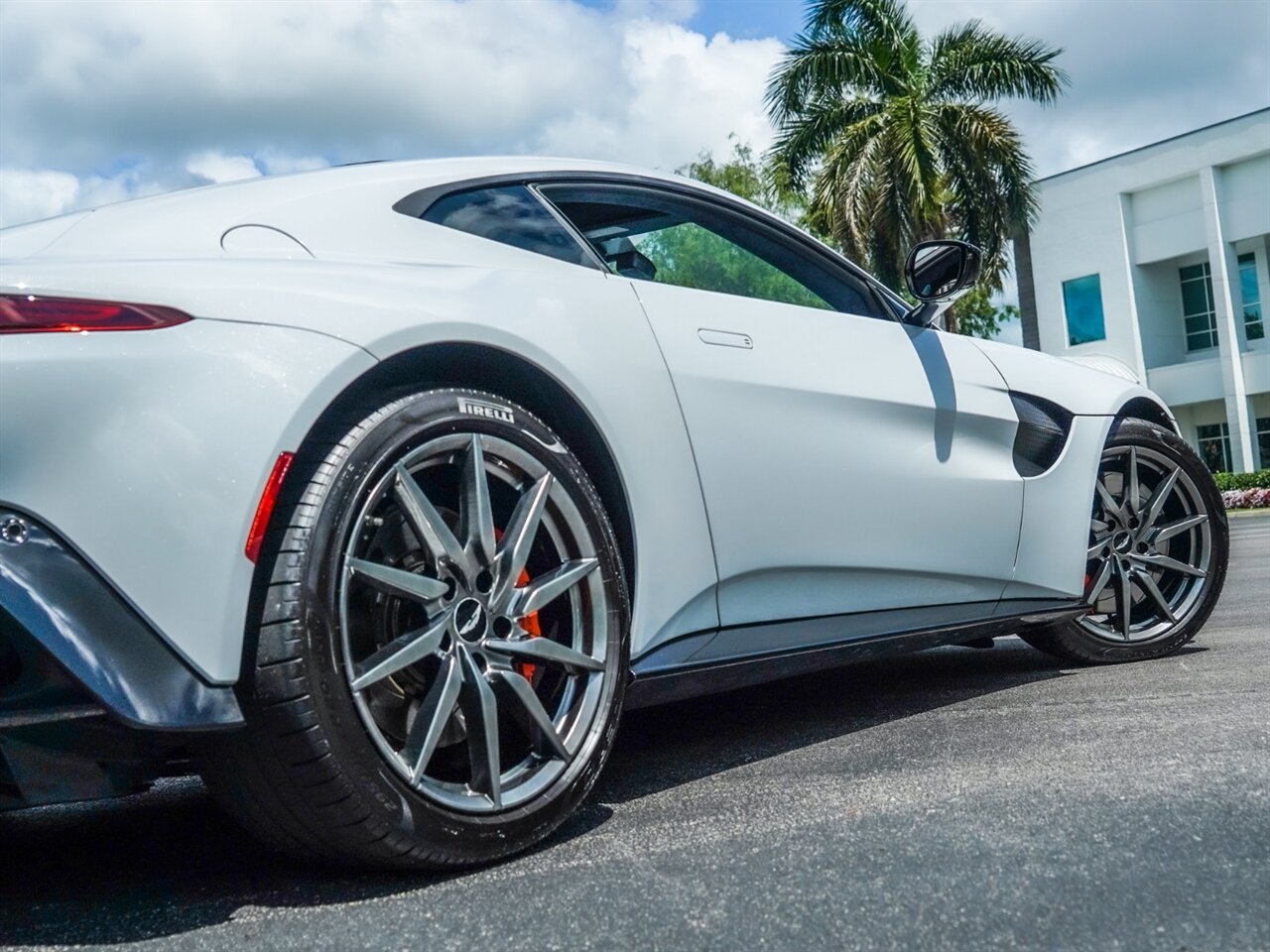 2019 Aston Martin Vantage   - Photo 40 - Bonita Springs, FL 34134